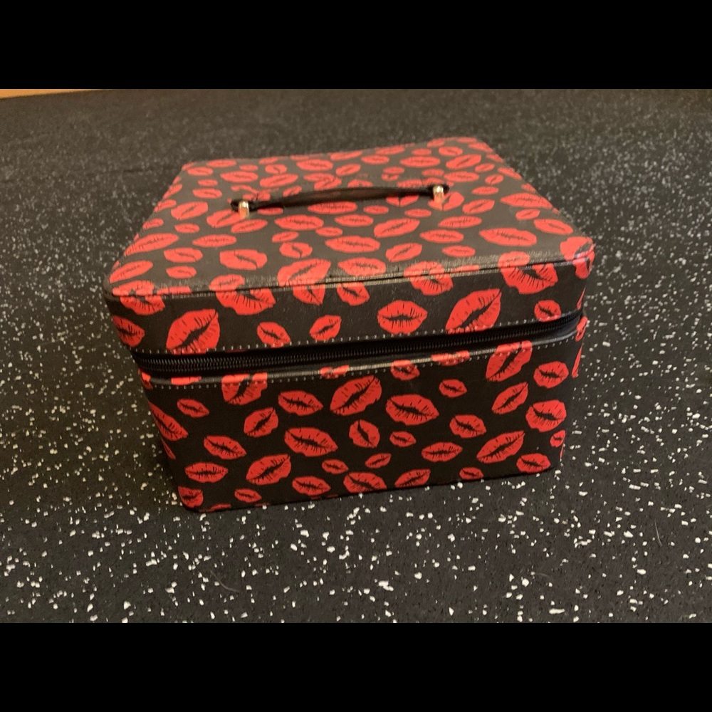 Cosmetic Train Case
